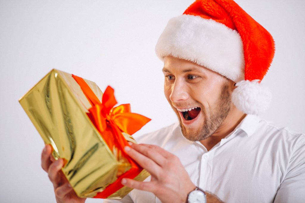 portrait-man-santa-hat-holding-christmas-golden-present-box.jpg portrait-man-santa-hat-holding-christmas-golden-present-box.jpg