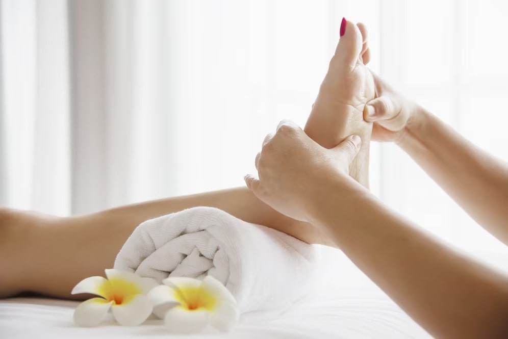 woman-receiving-foot-massage-service-from-masseuse-close-up-hand-foot-relax-foot-massage-therapy-service-concept_1150-13726_11zon-min.jpg woman-receiving-foot-massage-service-from-masseuse-close-up-hand-foot-relax-foot-massage-therapy-service-concept_1150-13726_11zon-min.jpg