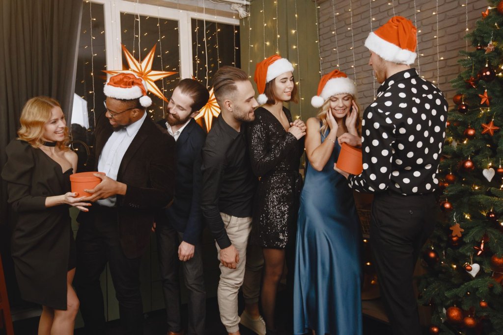 people-christman-decorations-man-black-suit-group-celebrations-new-year.jpg people-christman-decorations-man-black-suit-group-celebrations-new-year.jpg