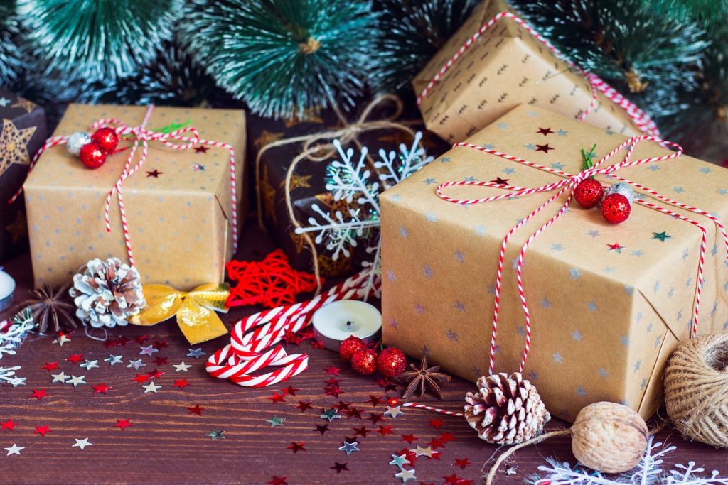 christmas-holiday-gift-box-decorated-festive-table-with-pine-cones-fir-branches.jpg christmas-holiday-gift-box-decorated-festive-table-with-pine-cones-fir-branches.jpg