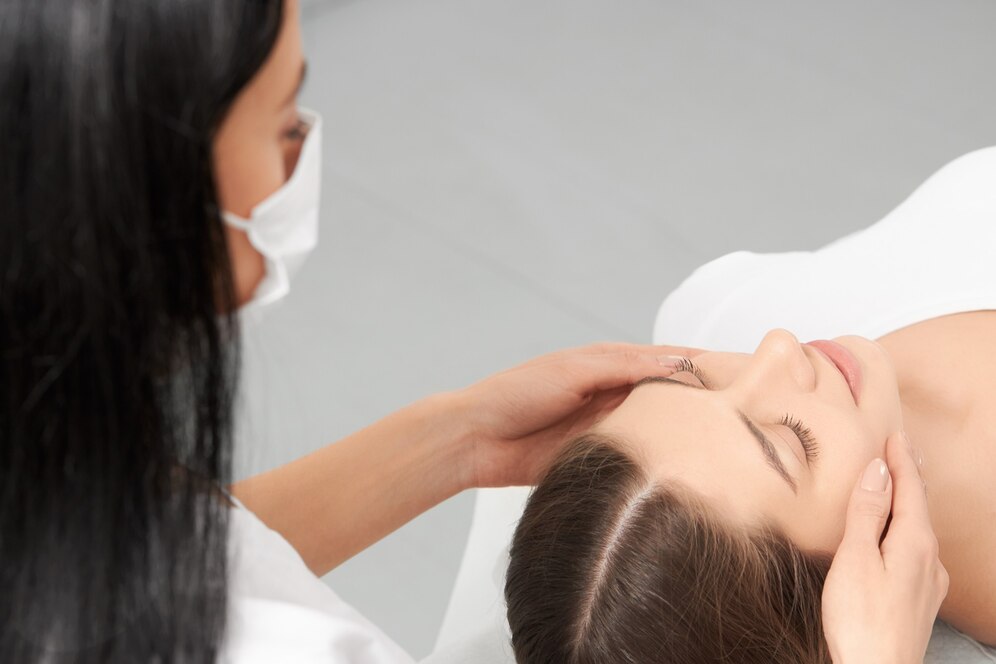 beautician-doing-massage-face-with-cosmetics_7502-7716.jpg beautician-doing-massage-face-with-cosmetics_7502-7716.jpg