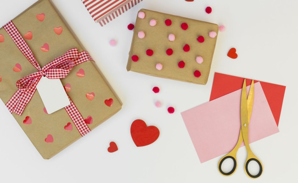 gift-boxes-with-red-paper-hearts.jpg gift-boxes-with-red-paper-hearts.jpg