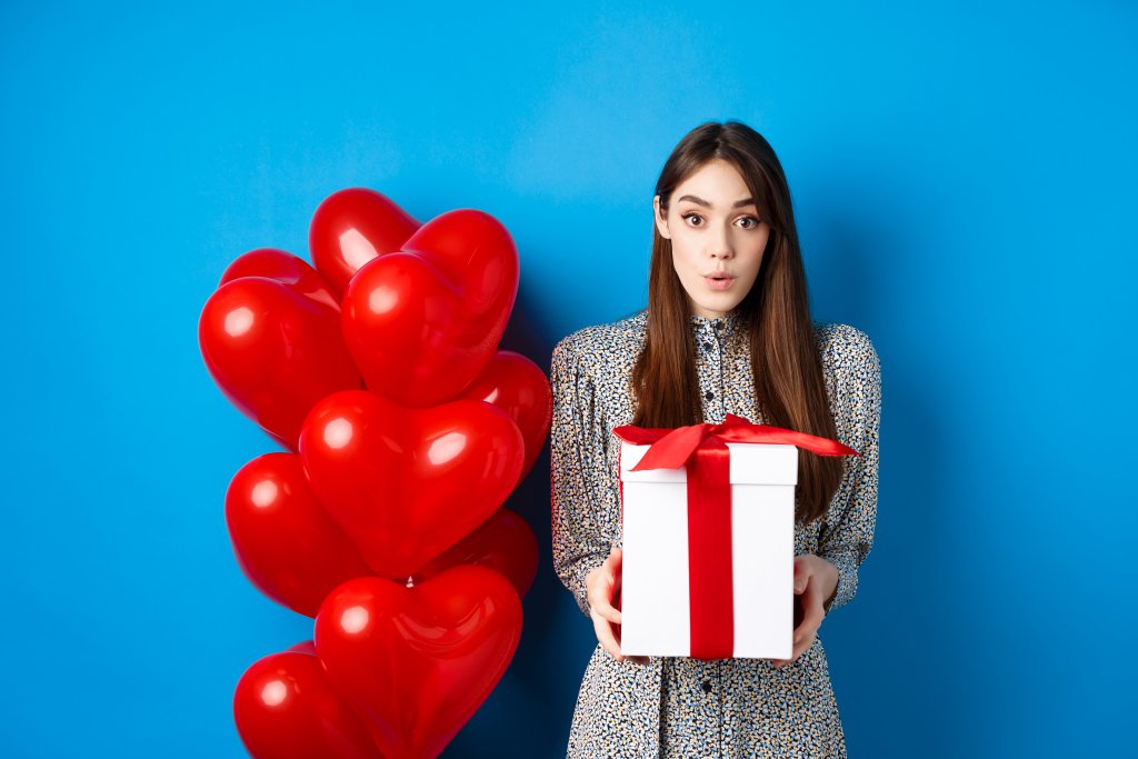 valentines-day-surprised-attractive-girl-looking-amazed-at-camera-holding-big-romantic-gift-standing.jpg valentines-day-surprised-attractive-girl-looking-amazed-at-camera-holding-big-romantic-gift-standing.jpg