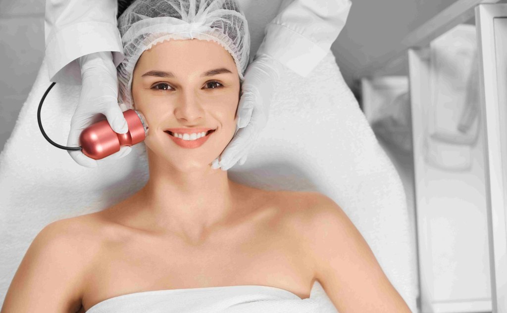 satisfied-attractive-woman-beautician-procedure2.jpg satisfied-attractive-woman-beautician-procedure2.jpg