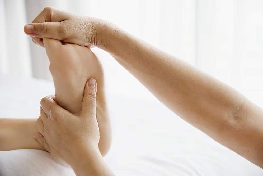 woman-receiving-foot-massage-service-from-masseuse-close-up-hand-foot-relax-foot-massage-therapy-service-concept_1150-13727_11zon-min.jpg woman-receiving-foot-massage-service-from-masseuse-close-up-hand-foot-relax-foot-massage-therapy-service-concept_1150-13727_11zon-min.jpg