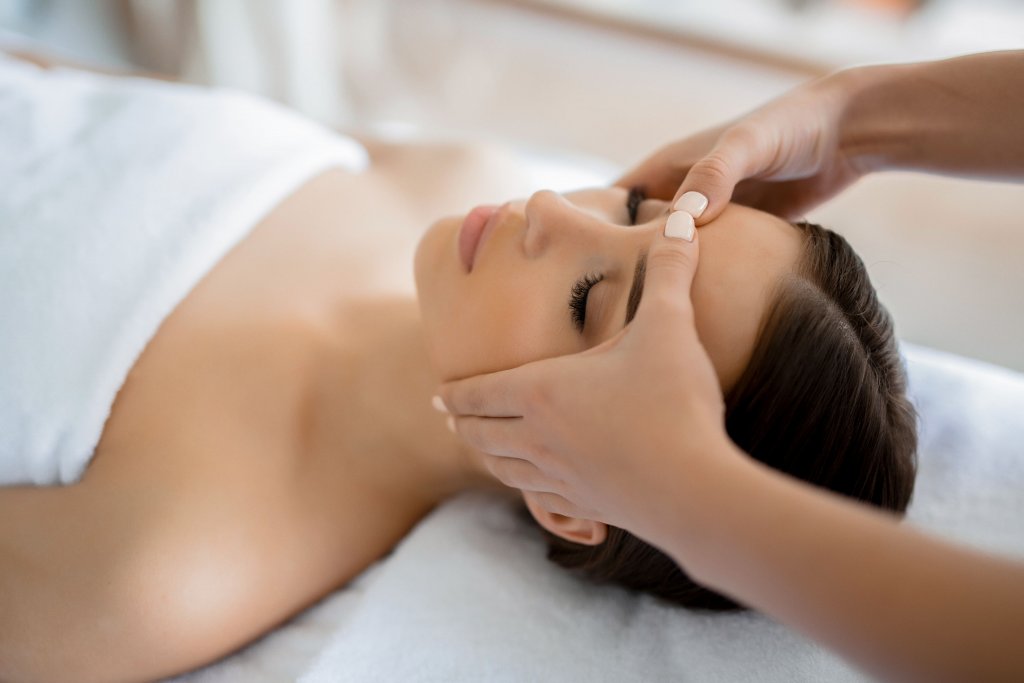 massage-of-face.jpg massage-of-face.jpg